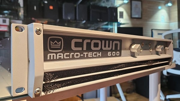 Cục đẩy công suất Crown Macro Tech 600 bãi Mỹ điện auto có đáng mua không?
